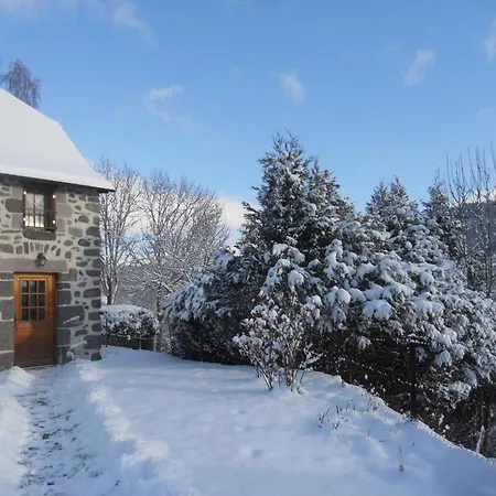 Holiday home Maison De Caractere Renovee Avec Jardin, Pres Des Monts Et Activites De Plein Air - Fr-1-742-111